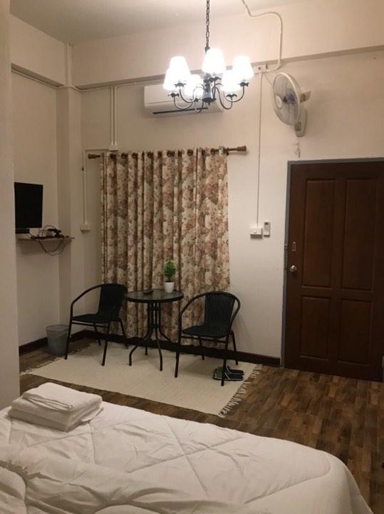 Fon Hostel Чианграй Экстерьер фото